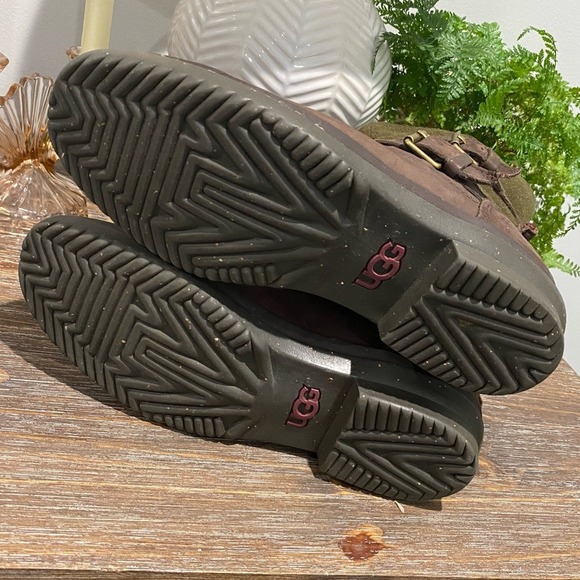 Authentic UGG Simmons Waterproof Boots 🥾 Women's 11 - Picture 2 of 11